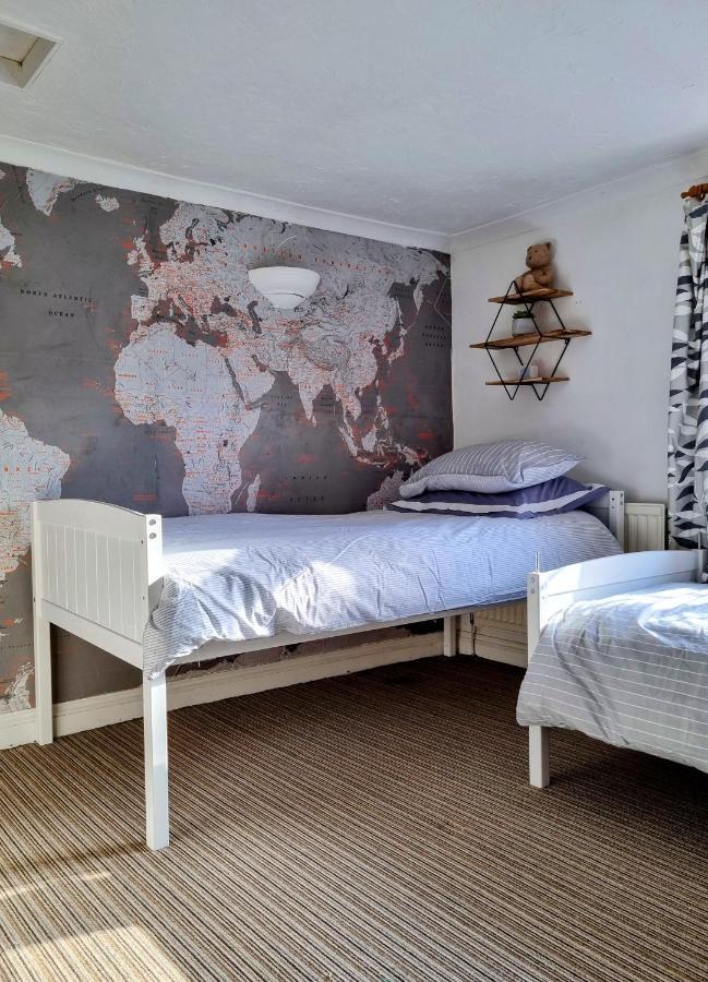 2 Bedroom House Within Walking Distance Of Town Каус Екстериор снимка