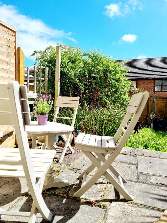 2 Bedroom House Within Walking Distance Of Town Каус Екстериор снимка